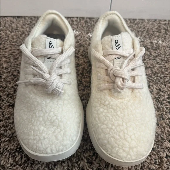 Women's Wool Runner Go - Fluff in Natural White - Picture 2 of 8